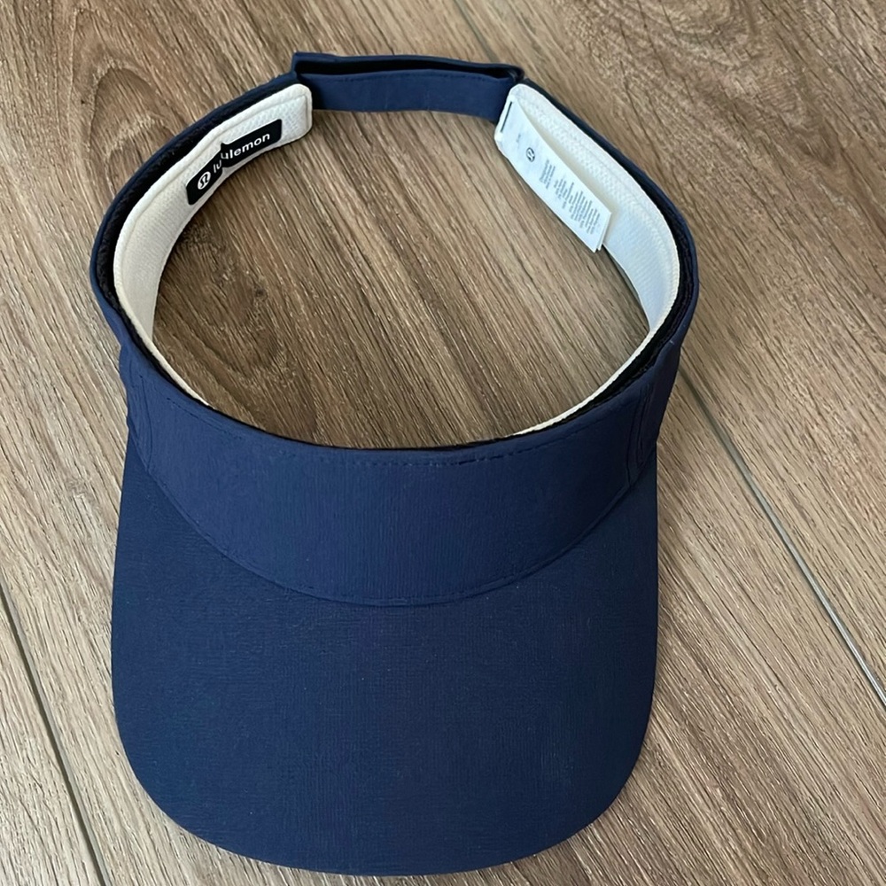 Lululemon women’s true navy removable sweatband all-sport visor s/m